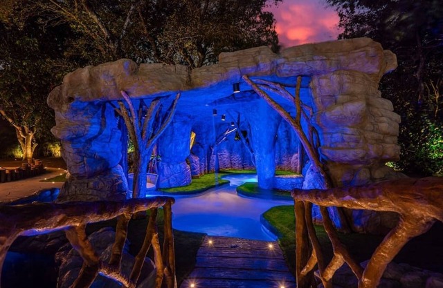 GrottoJacuzzi Retreat