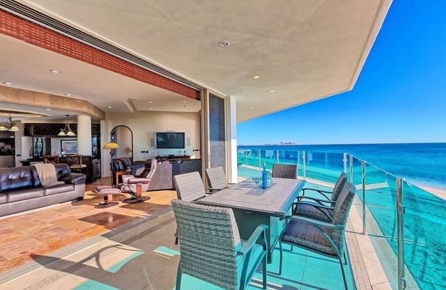 Ground Floor Presidential Suite on the Oceans Edge