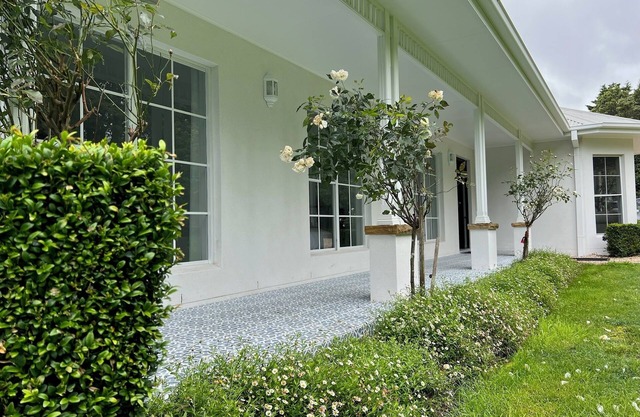 Grounds of Robertson. Stylish and Exclusive.