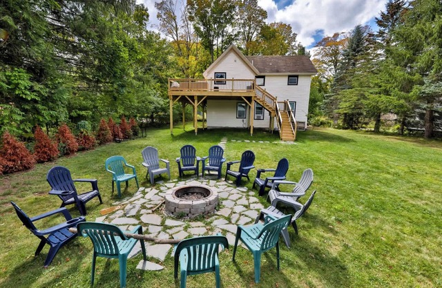 Group Getaway 1 Mile From Hunter Mtn w/Fire Pit