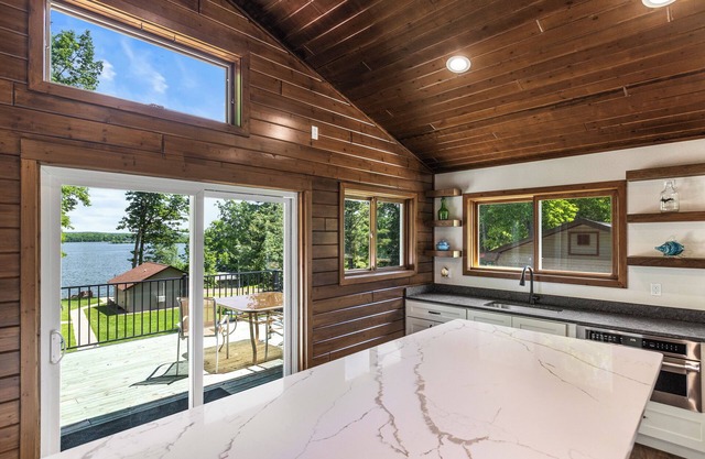 Grumpys Lookout Condo - Upper Unit