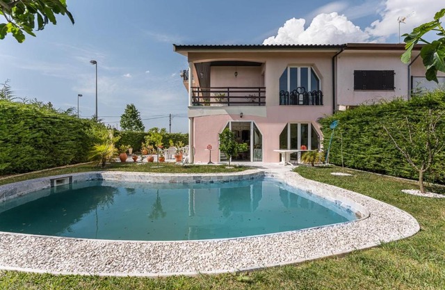 Guest H4U - Villa Garden & Pool