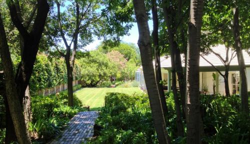 Guest House at 118 by PWM Architects