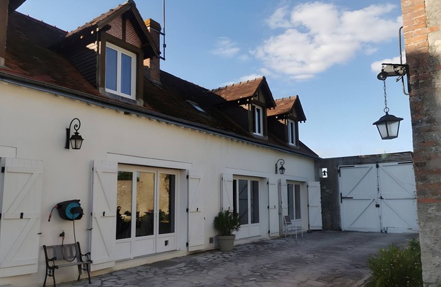 Guest Room 'Suite Bleuet - Le Petit Puits' with Shared Garden and Wi-Fi