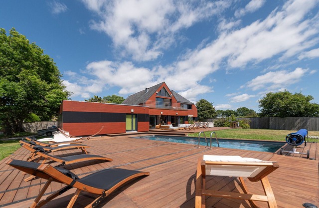 Guest Room 'Suite Cathédrale - Ty Castel' with Shared Pool, Shared Garden and Wi-Fi