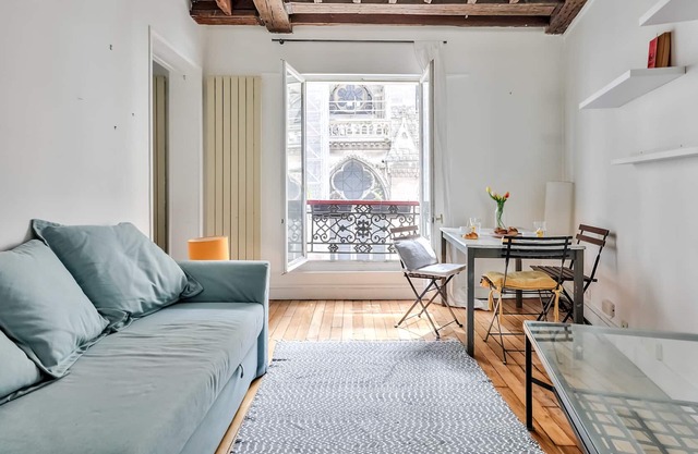 GuestReady - Bright Apt near Notre-Dame