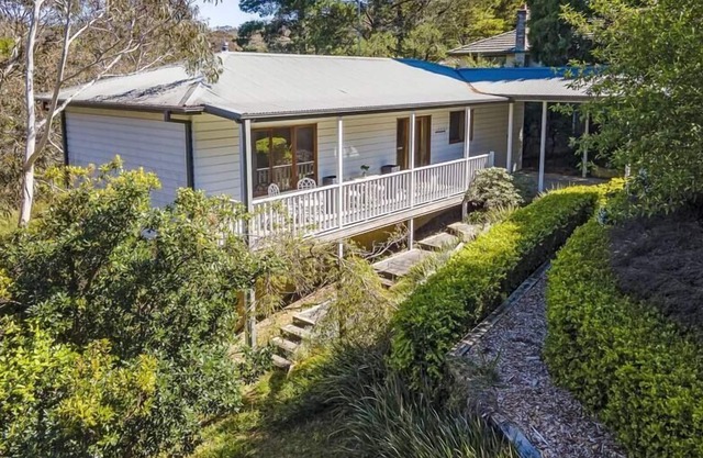 Gumview Cottage - Bush/Fireplace/Wildlife at Door