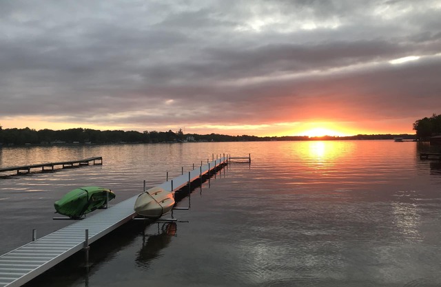 "Gun-A-Love IT!" Lakefront getaway/retreat on Gun Lake