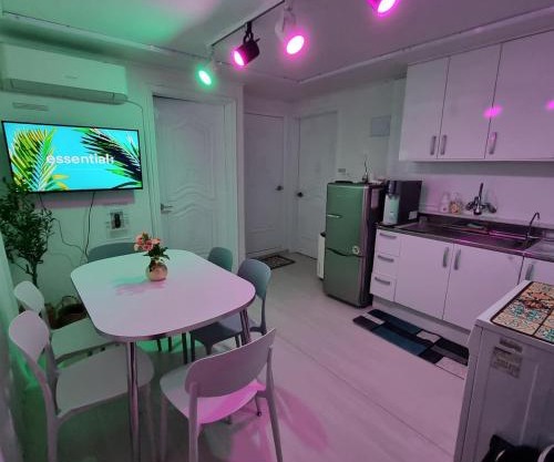 Gunja House
