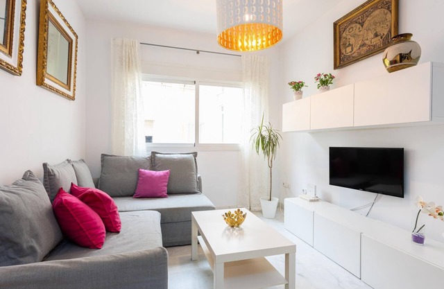 H2M Carrera Capuchinos Free parking AA