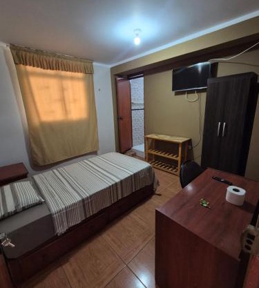 Habitación individual con baño privado en Talara centro