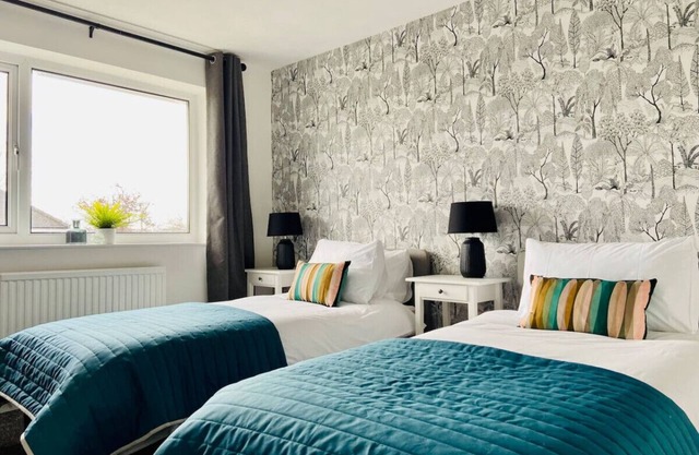 Halifax/Brighouse 8 mins Pets OK 360 Mbps WiFi