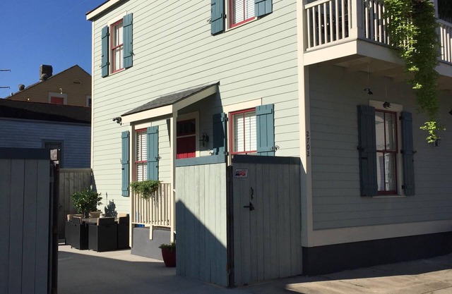 Halloween luxury in Marigny secure gated parking btw French Quarter & Bywater