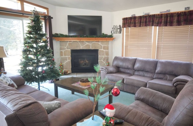 Hamilton House @ Eagle Bay Village