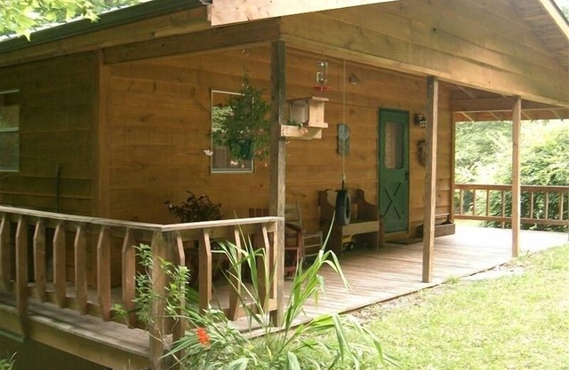 Hampton Creek Cabin Asheville nFamily & Pet Friendly surrounded by Pisgah Forest