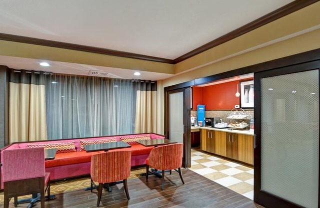 Hampton Inn Albany-Wolf Road