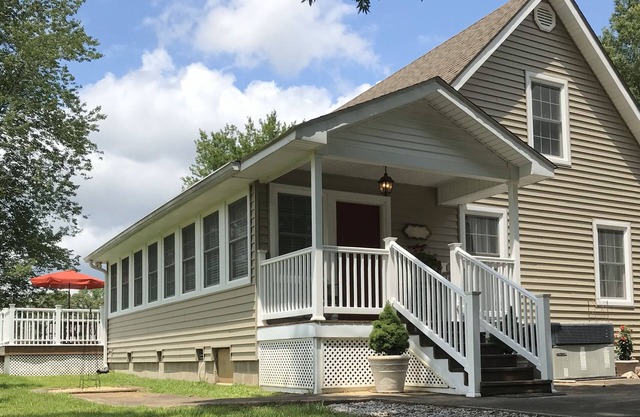 Hannah’s Haven-Spacious & family-friendly Guesthouse & deck with high-speed wifi