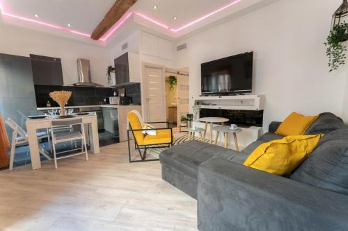 Harbour Pearl - AC & Breakfast - 3min Walk to Tram