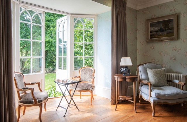 Harlequin House - a house that sleeps 18 guests in 9 bedrooms