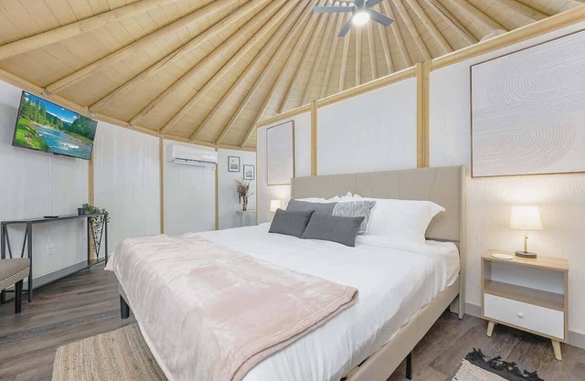 Harlow: Canyon Lake Luxury Yurt Getaway | Hot Tub