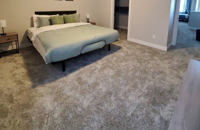 Harmony House - NEW Luxurious Townhome Living - Golf/Fitness/Pool/Hot Tub