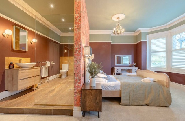 Harrogate Heights - Sleeps 16, Impeccably curated