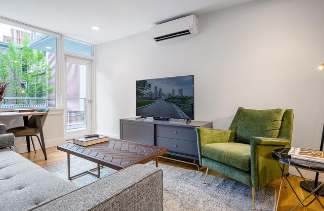 Harvard Sq 1BR w/ Balcony, near Shops & Campus, by Blueground