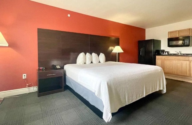 Hassle-free Vacation! w/ FREE Parking, Short Drive to Yoakum Heritage Museum