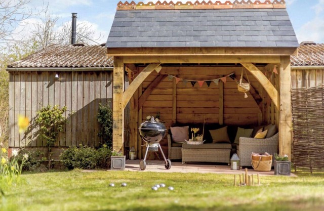 Hatterrall Barn - Luxury Barn Conversion With Hot Tub, Garden and Mountain Views