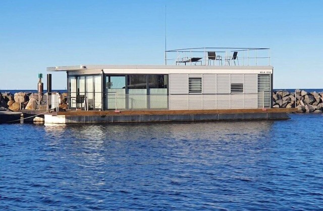 Hausboot in Laboe an der Kieler Foerde