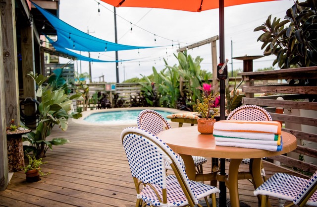 Havana Daydreamin'-Private Heated Pool,Tiki bar, Shuffleboard,close to beach