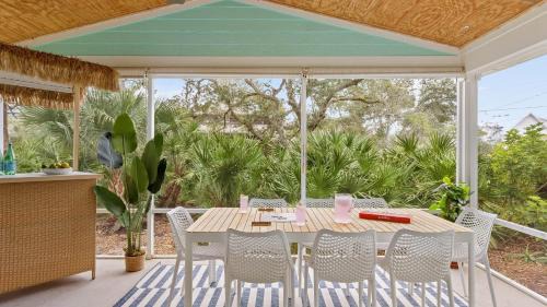 Haven Hidden Grove Buyout 2 Homes - Walk to Beach Hot Tub Game Room Deck