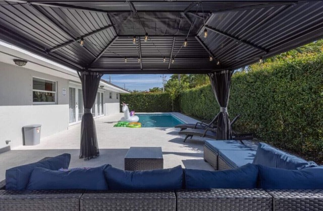 Hawaii Paradise on Miami 4BR Big Pool