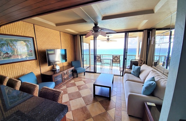 Hawaiian Princess - Remodeled beachfront with spectacular view