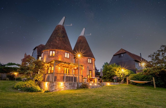 Hawkridge Oast - Five Bedroom House, Sleeps 12