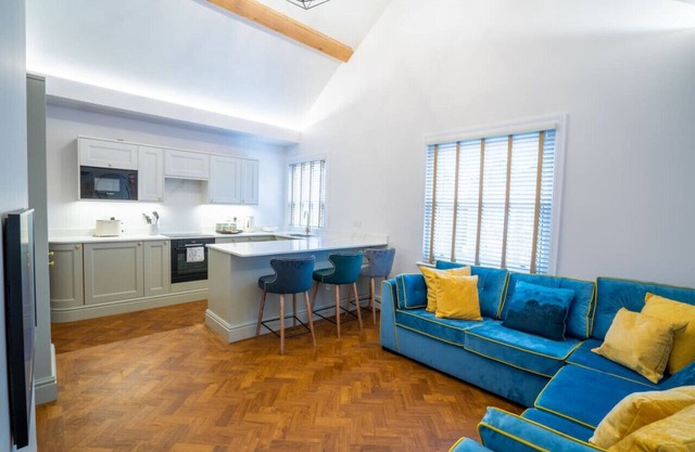 Hazelwick Apartment Is a wonderful 2 bedroom Apartment