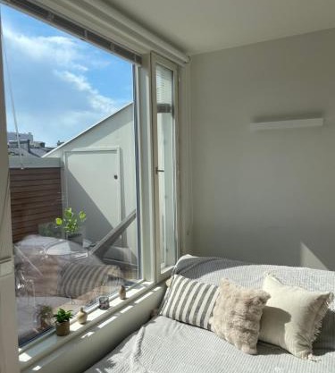 Heart of Helsinki, easy walk everywhere, sunny balcony,two beds,child under 17 for free