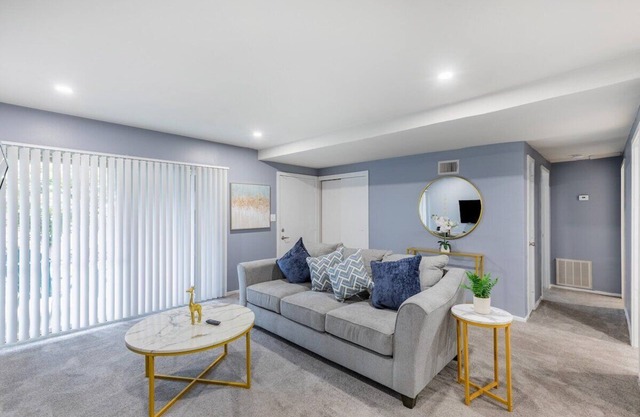 Heart of Towson *Parking*Gym*Pool*Gym*Smart TV