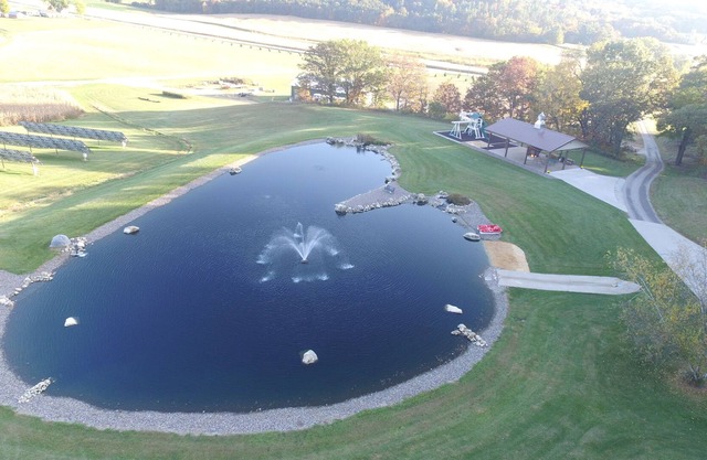 Heartland hideaway, 3 miles from Sparta walking trails beautiful pond, wildlife