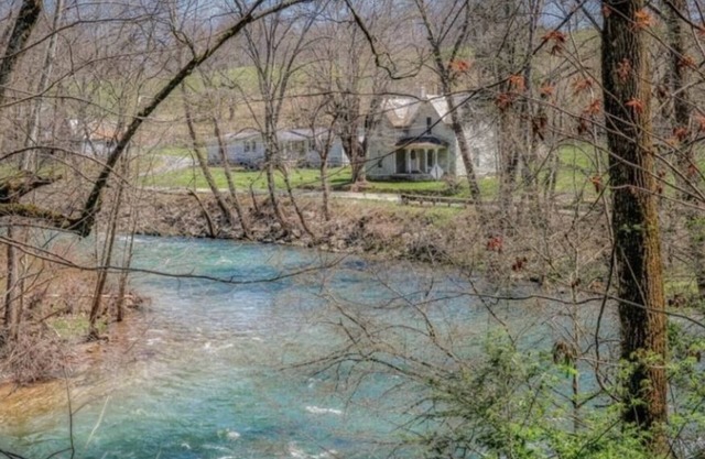 Heartwood Farm Cottage on the Riverbend and the VA Creeper Trail