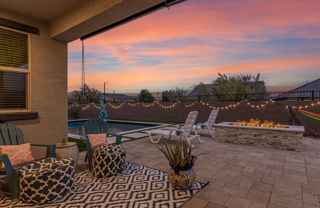 Heated Lap Swimming Pool! Firepit, Hammock, Ice Hockey and Ping Pong! Dog Friendly!