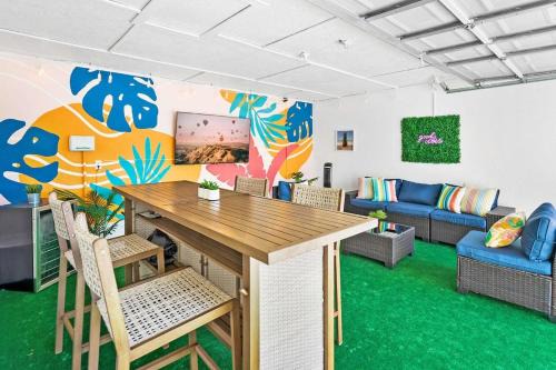 Heated Pool Costa Rica Style Sleeps 10 Steps to Sand, Dogs OK