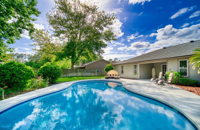Heated Pool Oasis! 4bd/2ba, Arcades & Ping Pong!