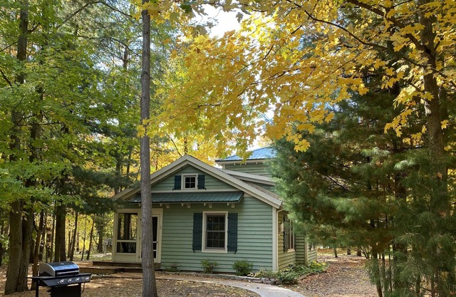 Heated Pool - Pool is open! Cozy, unique cottage just minutes from Saugatuck