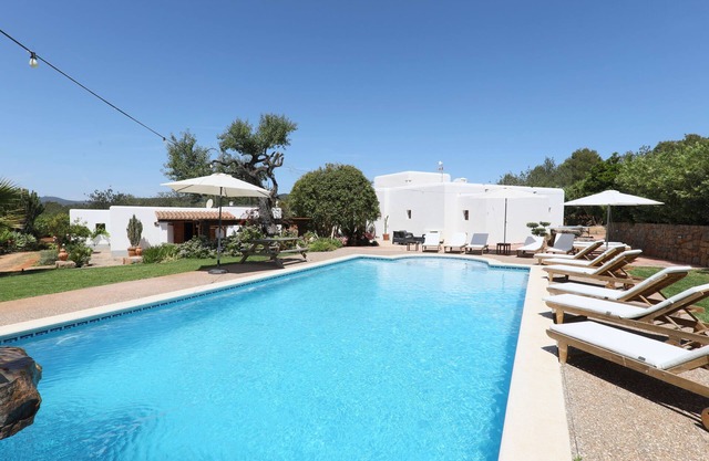 Heavenly Villa "Can Caseres" with Saltwater Pool, Orchard and Mountain View