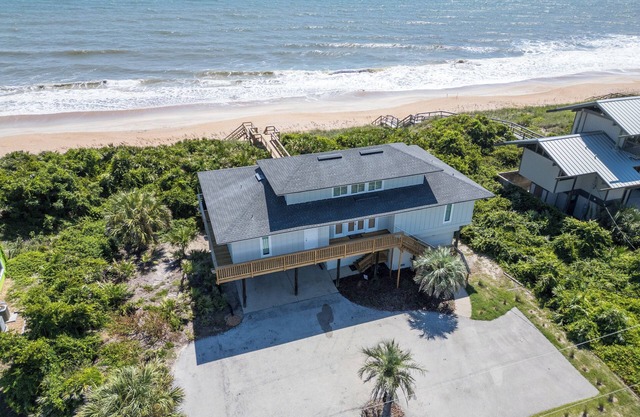 Hello Beach! Oceanfront/Large Deck/Private Beach Access-Stā Vacation Rentals