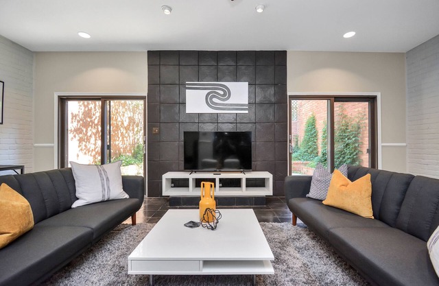 ★Hendrix Hideout★ - Gorgeous Music Themed Townhome