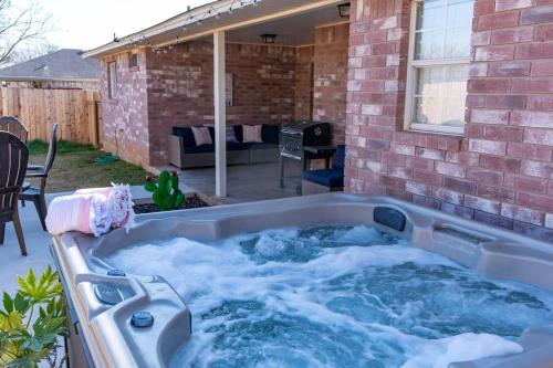 Henrietta Haus pet friendly and private hot tub
