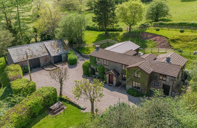 Heol Llygoden - Seven Bedroom House, Sleeps 12