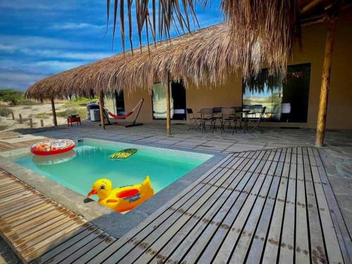 Hermosa Casa con Piscina y Playa Privada